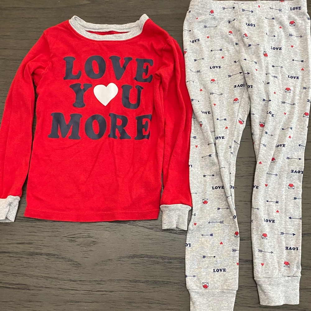 Kids Carter’s “Love” Pajama Set. Size 5/5A.